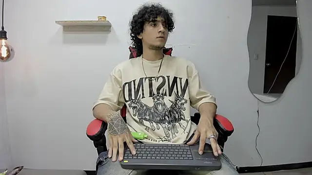 Snapshot of JackesTaylor chatting on 8, 11, 2025 JackesTaylor online show from 8, 11, 2025