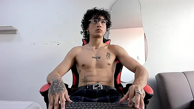 Snapshot of JackesTaylor chatting on 17, 11, 2025 JackesTaylor online show from 17, 11, 2025