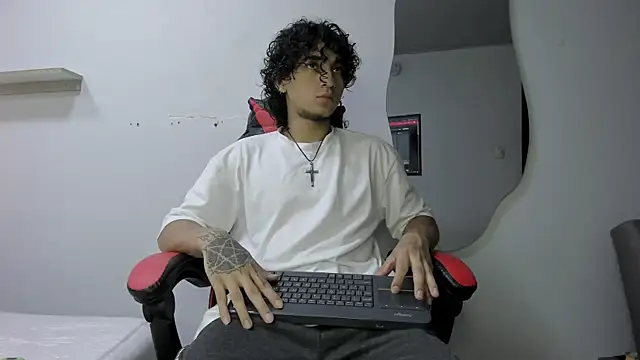 Snapshot of JackesTaylor chatting on 14, 11, 2025 JackesTaylor online show from 14, 11, 2025