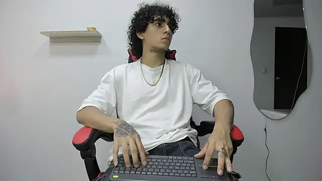 Snapshot of JackesTaylor chatting on 4, 11, 2025 JackesTaylor online show from 4, 11, 2025