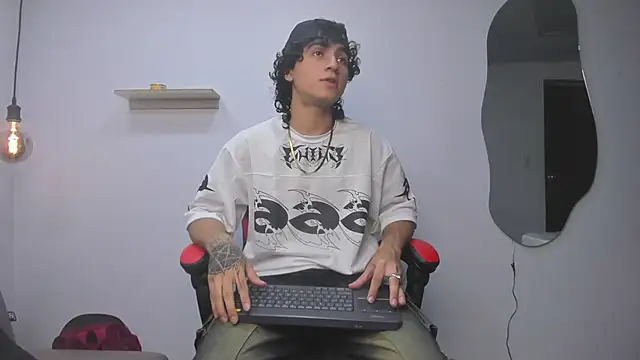 Snapshot of JackesTaylor chatting on 6, 10, 2025 JackesTaylor online show from 6, 10, 2025