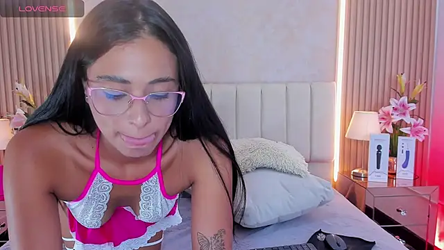 ZOEBARLOWE online show from 30, 10, 2025