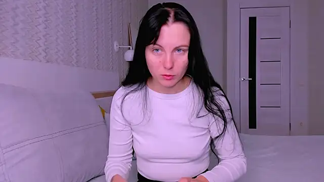 Elle Pearl  online show from 17, 10, 2025