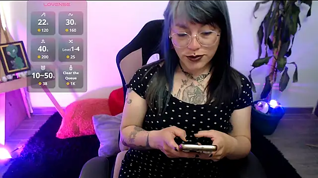 LunaBunny8 online show from 24, 11, 2025