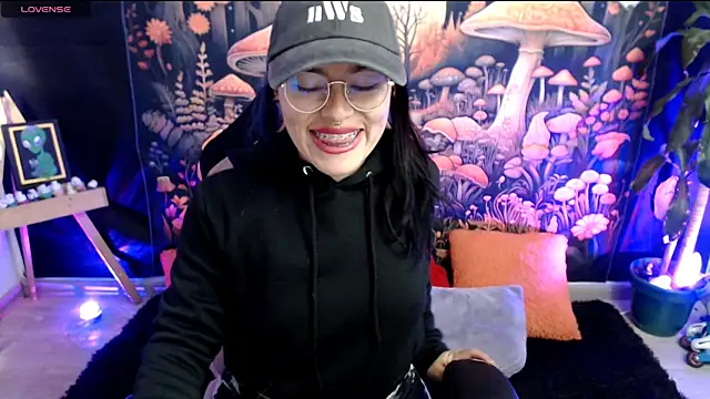 LunaBunny8 online show from 6, 11, 2025