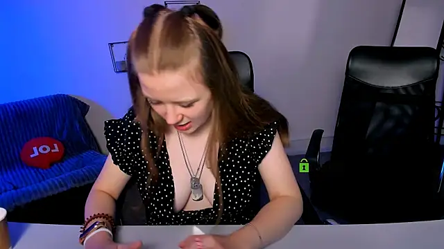 foxy tease  online show from 22, 9, 2025