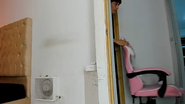 Darkknightx01 online show from 4, 10, 2025