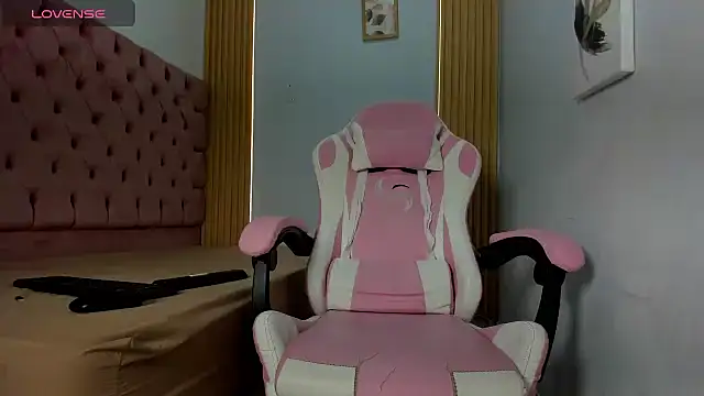 Darkknightx01 online show from 11, 9, 2025