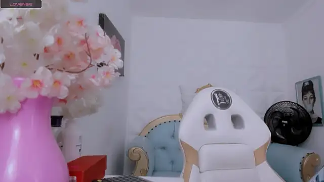 eimy skinny  online show from 26, 10, 2025