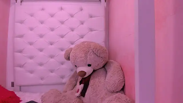 eimy skinny  online show from 18, 4, 2026