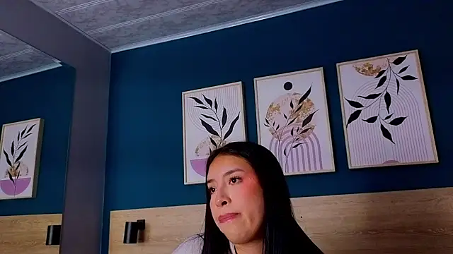 SarahMiler  online show from 1, 12, 2025