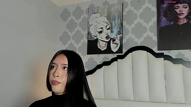 SarahMiler  online show from 27, 10, 2025