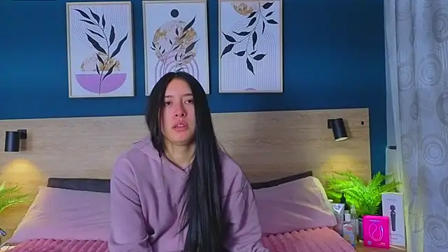 SarahMiler  online show from 24, 11, 2025