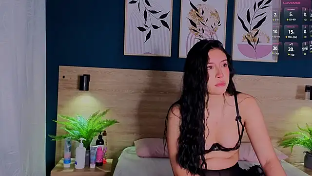 SarahMiler  online show from 17, 9, 2025