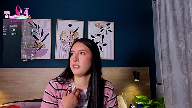 SarahMiler  online show from 15, 12, 2025