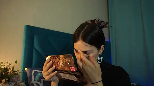 ywixos online show from 19, 9, 2025