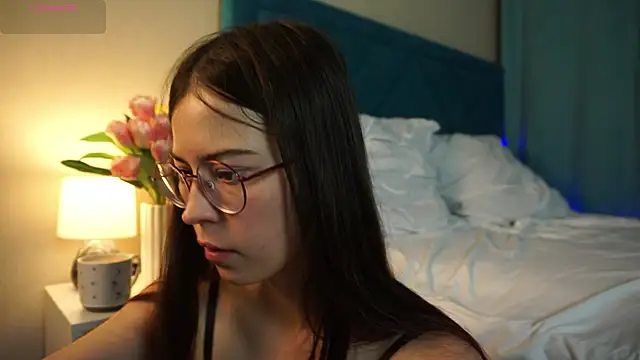 ywixos online show from 4, 11, 2025