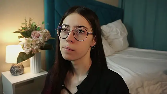 Snapshot of ywixos chatting on 3, 2, 2026 ywixos online show from 3, 2, 2026