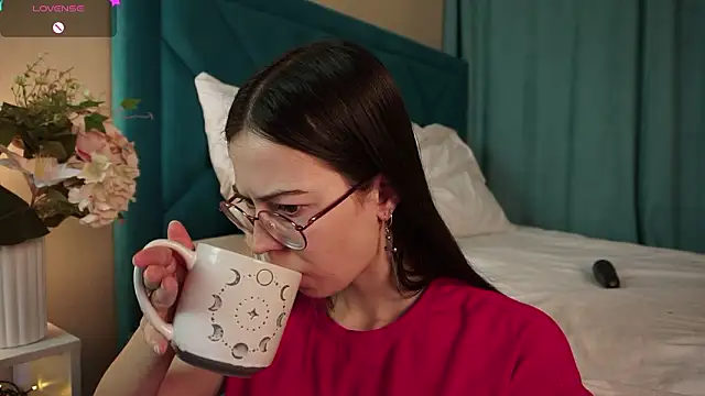 ywixos online show from 13, 3, 2026