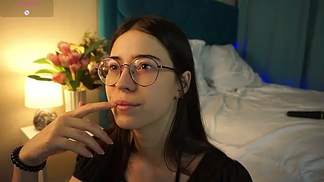 ywixos online show from 6, 11, 2025