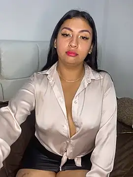 Issa Santana online show from 2, 3, 2026