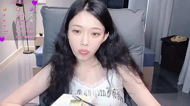 NiNi-baby520 online show from 18, 9, 2025