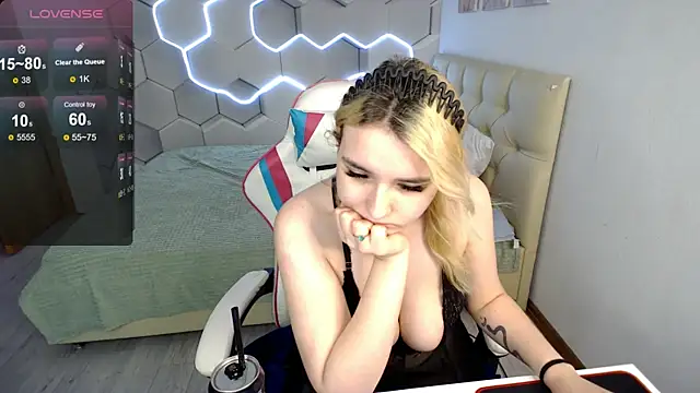 Snapshot of aliicemeow chatting on 10, 6, 2026 aliicemeow online show from 10, 6, 2026