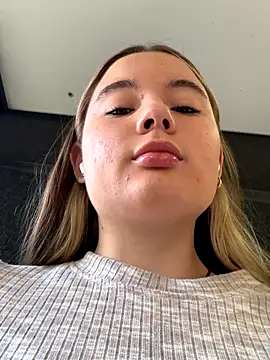 StephanieMur online show from 12, 9, 2025