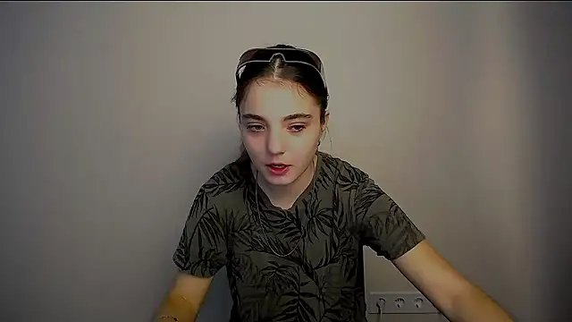 Snapshot of Sun_Shine__ chatting on 25, 9, 2025 Sun Shine online show from 25, 9, 2025