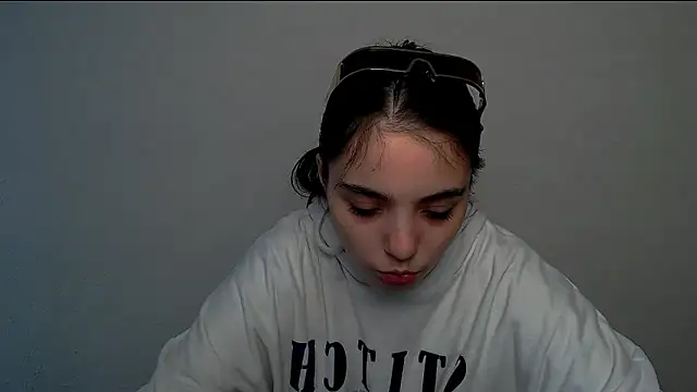 Snapshot of Sun_Shine__ chatting on 1, 11, 2025 Sun Shine online show from 1, 11, 2025