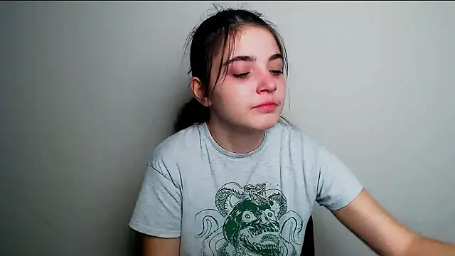 Snapshot of Sun_Shine__ chatting on 5, 11, 2025 Sun Shine online show from 5, 11, 2025