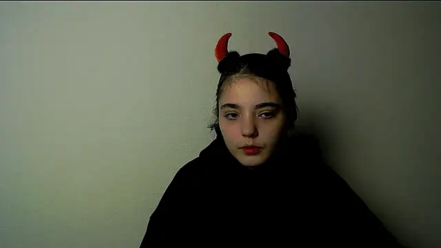 Snapshot of Sun_Shine__ chatting on 14, 10, 2025 Sun Shine online show from 14, 10, 2025