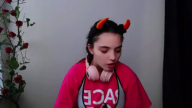 Snapshot of Sun_Shine__ chatting on 23, 11, 2025 Sun Shine online show from 23, 11, 2025