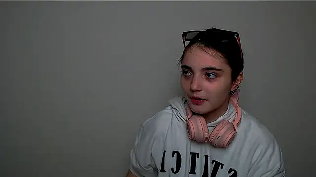 Snapshot of Sun_Shine__ chatting on 29, 10, 2025 Sun Shine online show from 29, 10, 2025