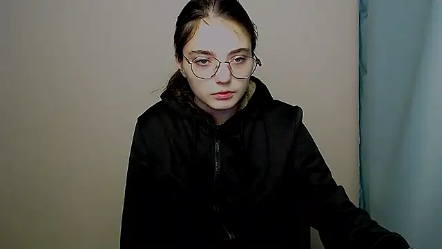 Snapshot of Sun_Shine__ chatting on 13, 11, 2025 Sun Shine online show from 13, 11, 2025