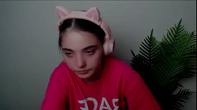 Snapshot of Sun_Shine__ chatting on 14, 9, 2025 Sun Shine online show from 14, 9, 2025