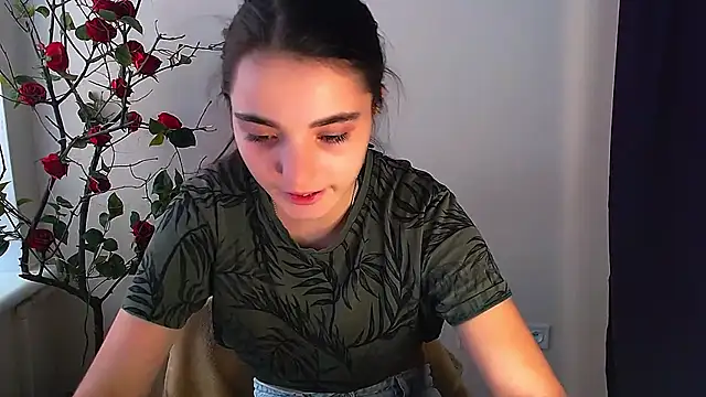 Snapshot of Sun_Shine__ chatting on 16, 11, 2025 Sun Shine online show from 16, 11, 2025