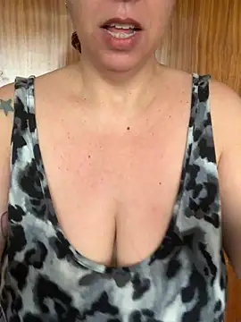 Snapshot of LupeLok chatting on 3, 4, 2026 LupeLok online show from 3, 4, 2026