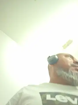 Snapshot of julio_p chatting on 12, 10, 2025 julio p online show from 12, 10, 2025