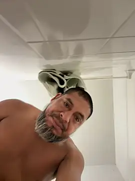 Snapshot of julio_p chatting on 2, 10, 2025 julio p online show from 2, 10, 2025