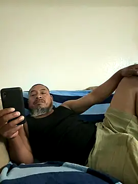 Snapshot of julio_p chatting on 17, 10, 2025 julio p online show from 17, 10, 2025