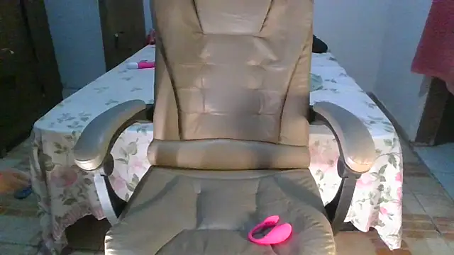 Mayalorenz online show from 15, 9, 2025