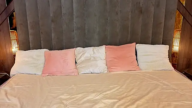 Neyla Charm online show from 18, 9, 2025