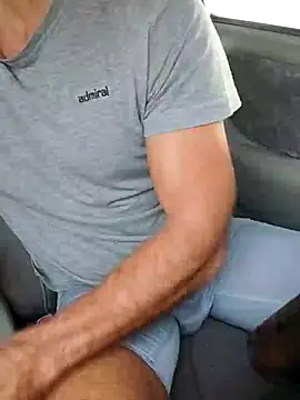 Snapshot of GreekGuyOutdoors chatting on 27, 11, 2025 GreekGuyOutdoors online show from 27, 11, 2025