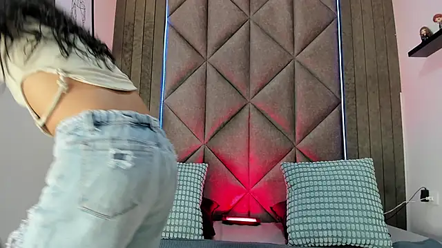 Snapshot of TiffValentinee_ chatting on 26, 9, 2025 TiffValentinee online show from 26, 9, 2025