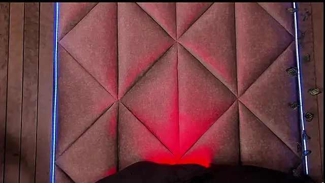 Snapshot of TiffValentinee_ chatting on 4, 10, 2025 TiffValentinee online show from 4, 10, 2025