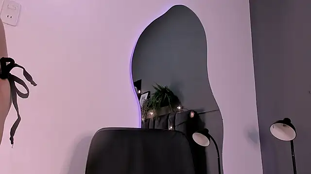 Snapshot of TiffValentinee_ chatting on 8, 11, 2025 TiffValentinee online show from 8, 11, 2025