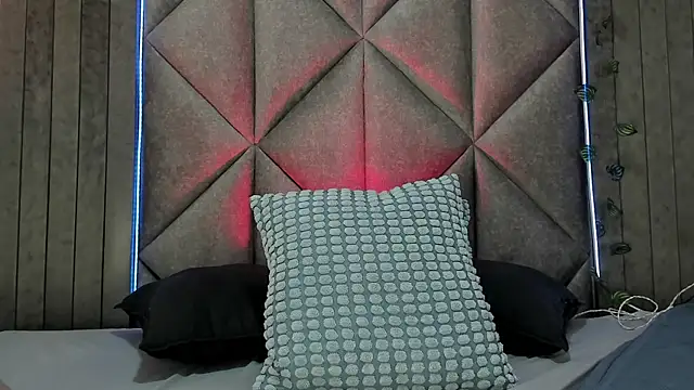 Snapshot of TiffValentinee_ chatting on 1, 10, 2025 TiffValentinee online show from 1, 10, 2025