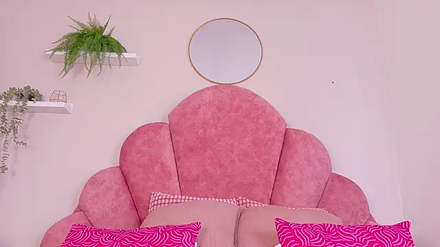 Snapshot of TiffValentinee_ chatting on 14, 10, 2025 TiffValentinee online show from 14, 10, 2025