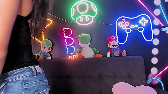 Snapshot of TiffValentinee_ chatting on 8, 9, 2025 TiffValentinee online show from 8, 9, 2025